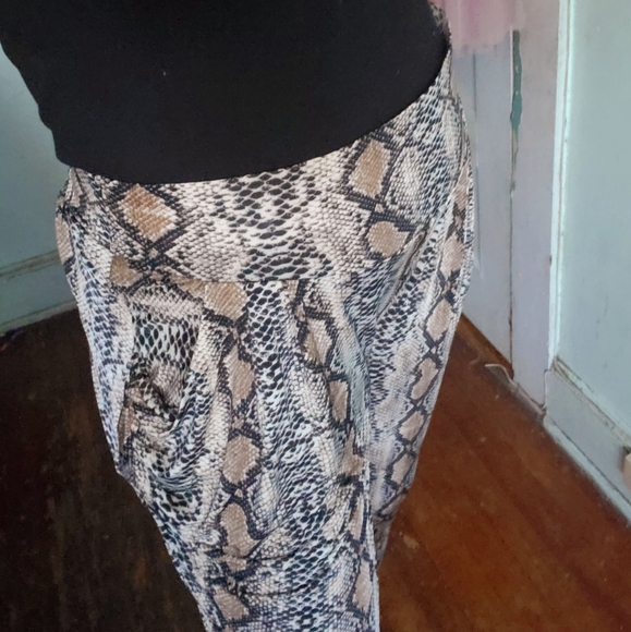 Brand New snakeskin print palazzo pants - Picture 5 of 5